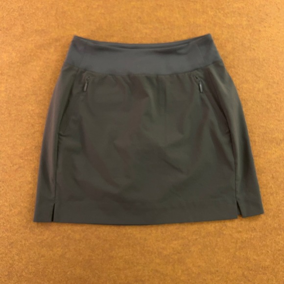 Athleta Pants - Athleta Womens Size 0 Gray Soho Skort Zipper Pockets Active Travel Skirt